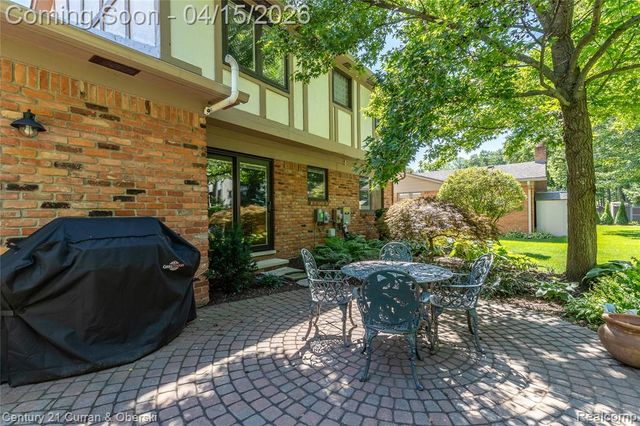 2695 Ronald Drive, Troy, MI 48085