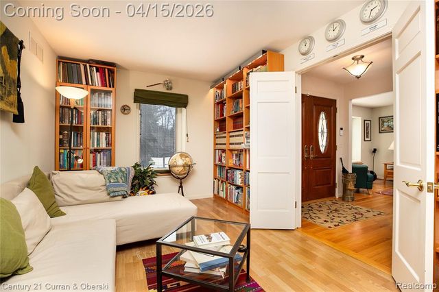 2695 Ronald Drive, Troy, MI 48085