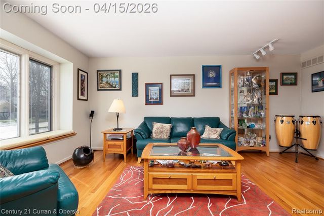 2695 Ronald Drive, Troy, MI 48085