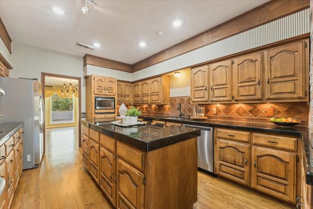 29710 Running Deer Drive, Tomball, TX 77375