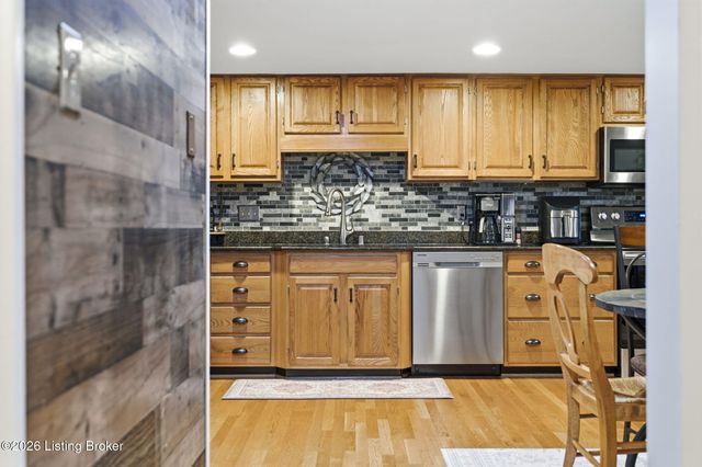 8002 Harrods Landing Dr 8002, Prospect, KY 40059