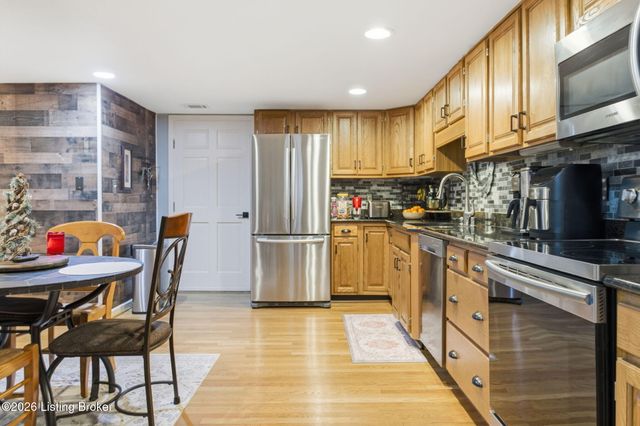 8002 Harrods Landing Dr 8002, Prospect, KY 40059