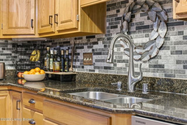 8002 Harrods Landing Dr 8002, Prospect, KY 40059