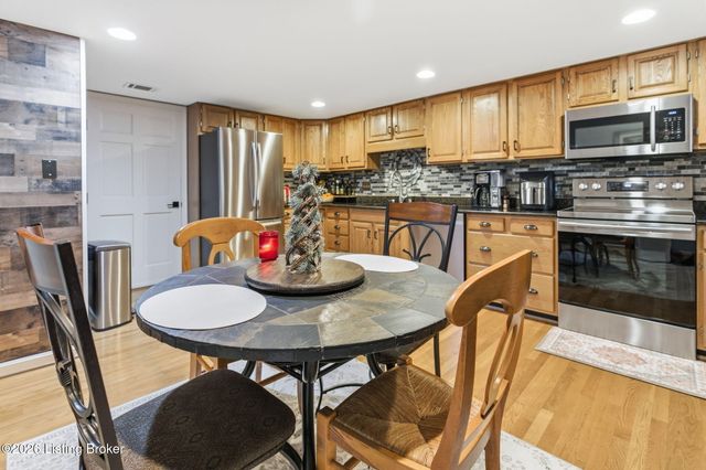 8002 Harrods Landing Dr 8002, Prospect, KY 40059