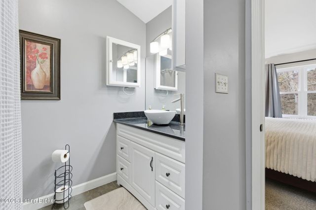 8002 Harrods Landing Dr 8002, Prospect, KY 40059