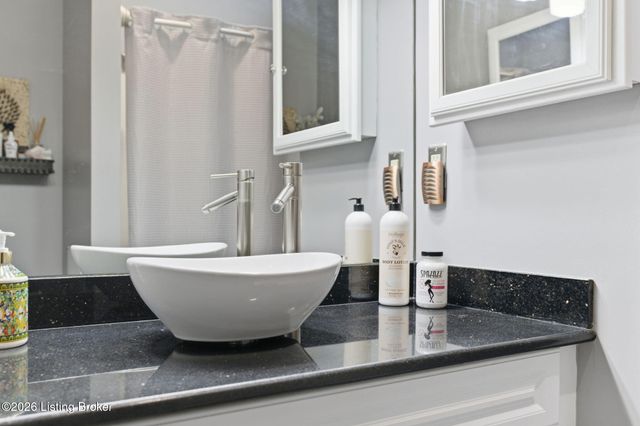 8002 Harrods Landing Dr 8002, Prospect, KY 40059