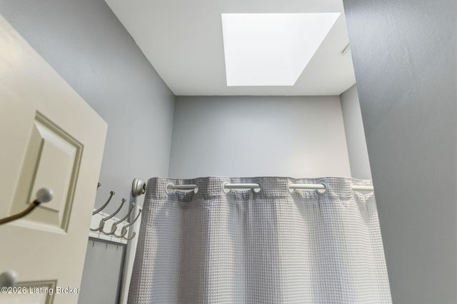 8002 Harrods Landing Dr 8002, Prospect, KY 40059