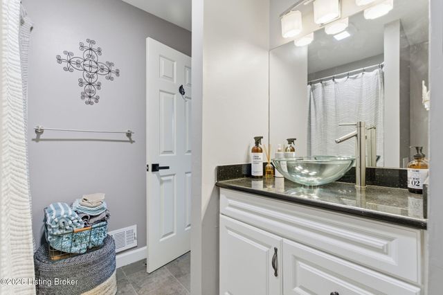 8002 Harrods Landing Dr 8002, Prospect, KY 40059