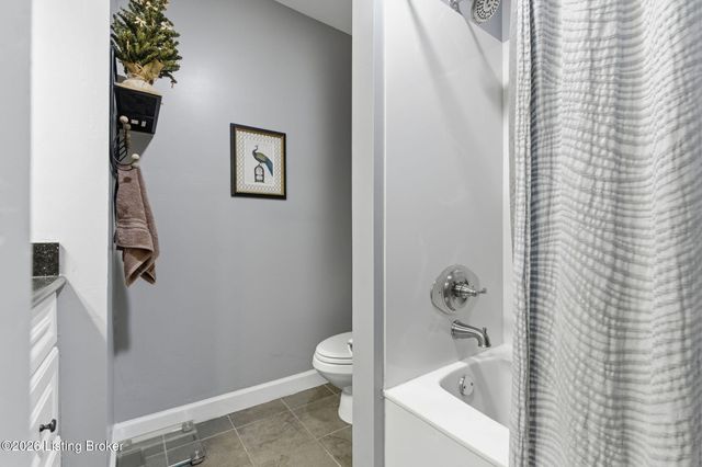 8002 Harrods Landing Dr 8002, Prospect, KY 40059