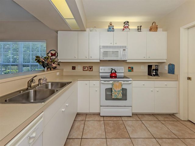 872 SARANAC LAKE DRIVE 106, Venice, FL 34292