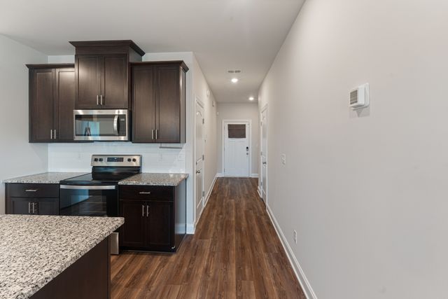 858 Longleaf Ln, Columbia, TN 38401