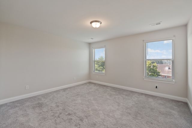 858 Longleaf Ln, Columbia, TN 38401