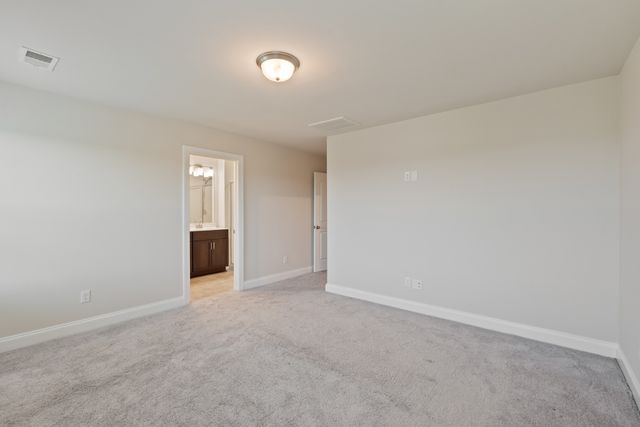 858 Longleaf Ln, Columbia, TN 38401