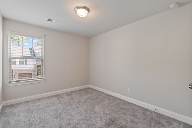 858 Longleaf Ln, Columbia, TN 38401