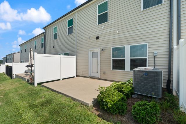 858 Longleaf Ln, Columbia, TN 38401