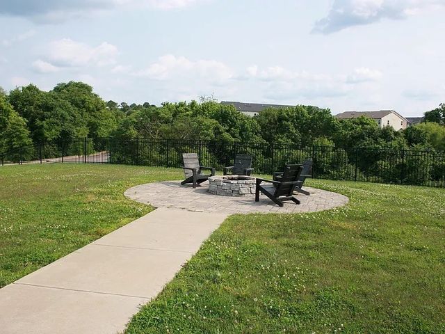 858 Longleaf Ln, Columbia, TN 38401