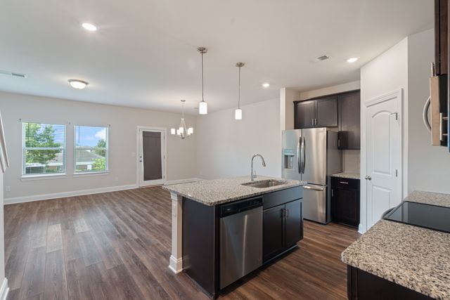 858 Longleaf Ln, Columbia, TN 38401