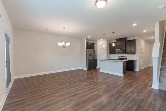 858 Longleaf Ln, Columbia, TN 38401
