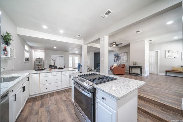 159 S Hackberry Avenue, New Braunfels, TX 78130