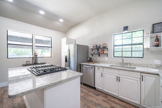 159 S Hackberry Avenue, New Braunfels, TX 78130