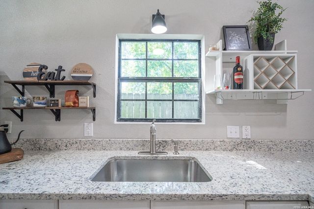 159 S Hackberry Avenue, New Braunfels, TX 78130