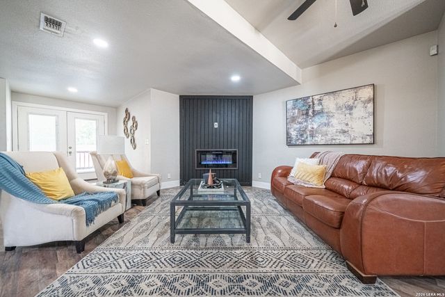 159 S Hackberry Avenue, New Braunfels, TX 78130