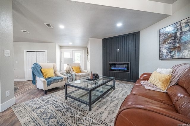 159 S Hackberry Avenue, New Braunfels, TX 78130