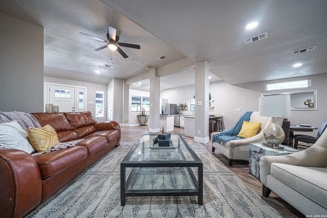 159 S Hackberry Avenue, New Braunfels, TX 78130