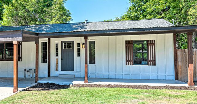 159 S Hackberry Avenue, New Braunfels, TX 78130