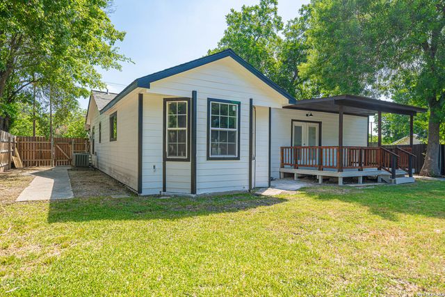 159 S Hackberry Avenue, New Braunfels, TX 78130