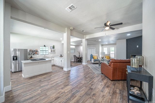 159 S Hackberry Avenue, New Braunfels, TX 78130