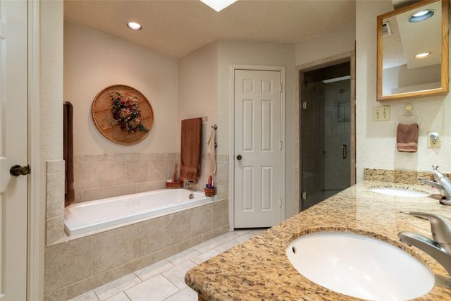 10053 Regent Row Street, Benbrook, TX 76126