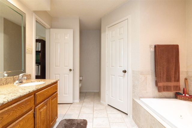 10053 Regent Row Street, Benbrook, TX 76126