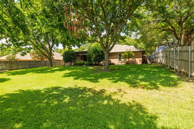 10053 Regent Row Street, Benbrook, TX 76126