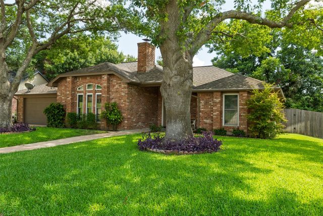 10053 Regent Row Street, Benbrook, TX 76126