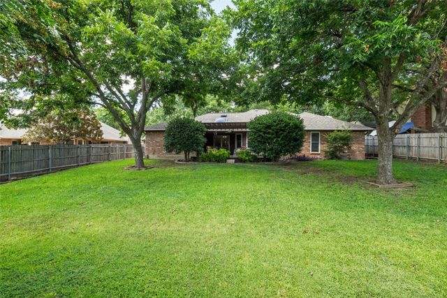 10053 Regent Row Street, Benbrook, TX 76126