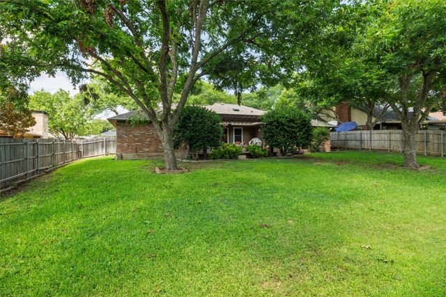 10053 Regent Row Street, Benbrook, TX 76126