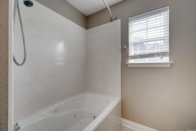 5609 Aviator Drive, Jacksonville, AR 72076