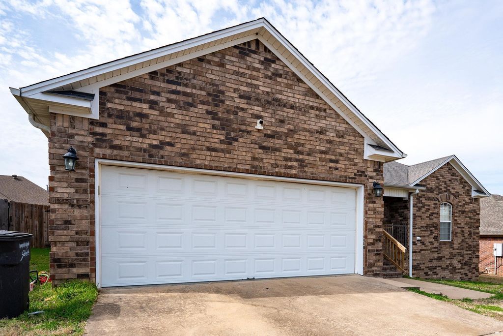 5609 Aviator Drive, Jacksonville, AR 72076