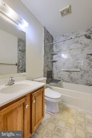 208 FAIRFAX DR, Lancaster, PA 17603