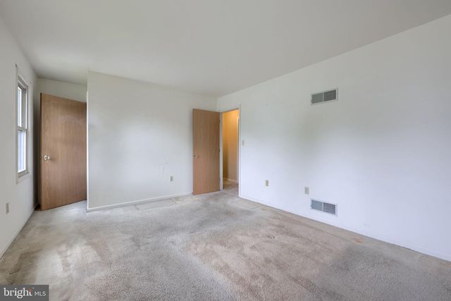 208 FAIRFAX DR, Lancaster, PA 17603
