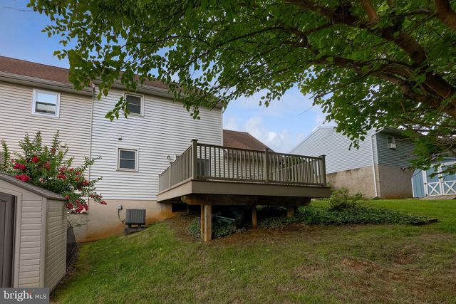 208 FAIRFAX DR, Lancaster, PA 17603