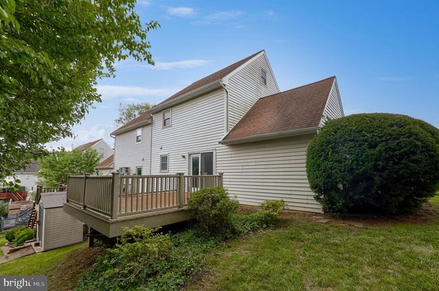 208 FAIRFAX DR, Lancaster, PA 17603