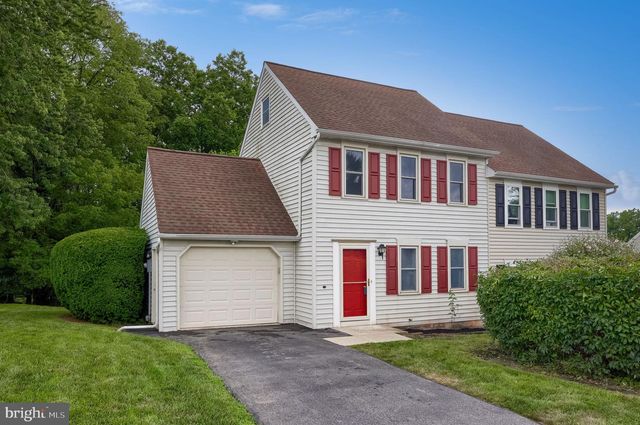 208 FAIRFAX DR, Lancaster, PA 17603
