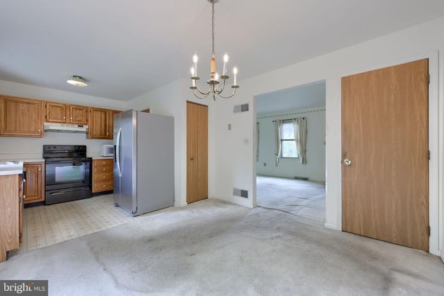 208 FAIRFAX DR, Lancaster, PA 17603