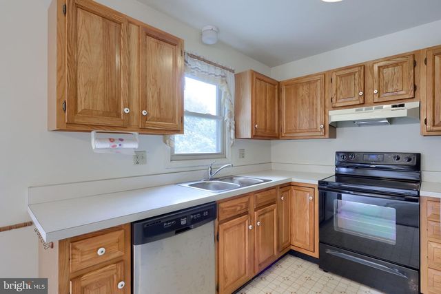 208 FAIRFAX DR, Lancaster, PA 17603
