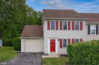 208 FAIRFAX DR, Lancaster, PA 17603