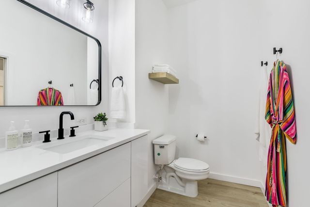 507 Sabine ST 303, Austin, TX 78701