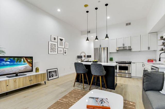 507 Sabine ST 303, Austin, TX 78701