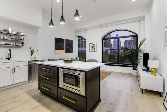 507 Sabine ST 303, Austin, TX 78701